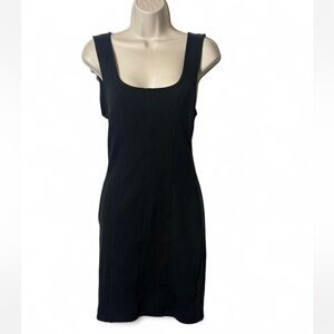 Classic Fitted Sleeveless Black Dress